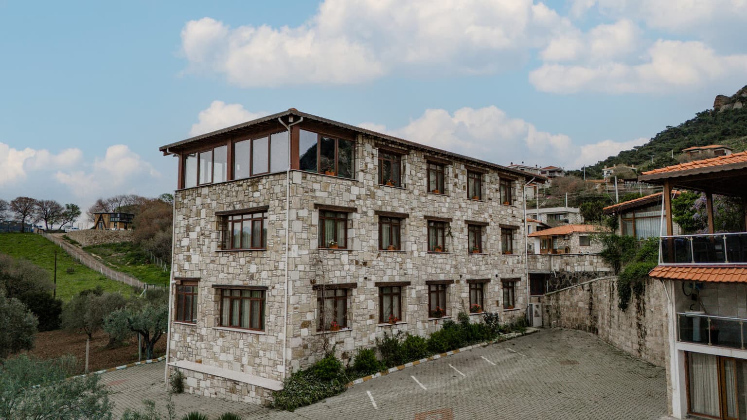 Taş Konağın Cephesi